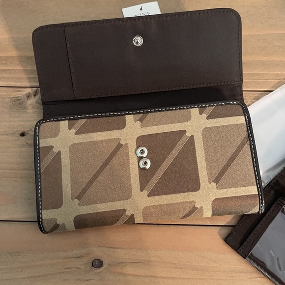 Nine West Khaki Espresso Norfolk NWT Wallet - Picture 12 of 15